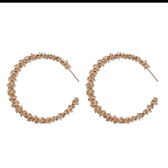 💥GORGEOUS TEXTURED GOLD HOOPS - Picture 3 of 3